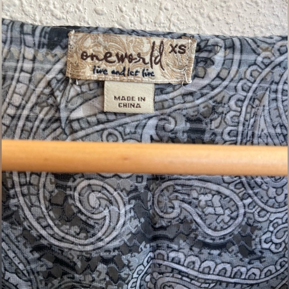 One World black and white tank - Picture 7 of 8